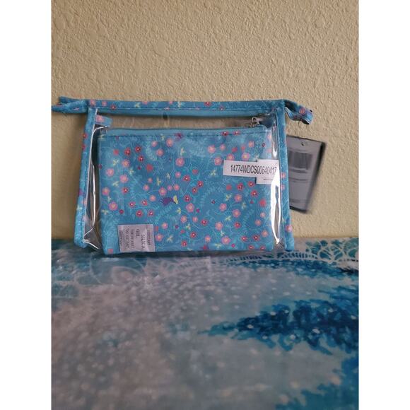 Loungefly Alice in Wonderland Cosmetic Set - Picture 2 of 3